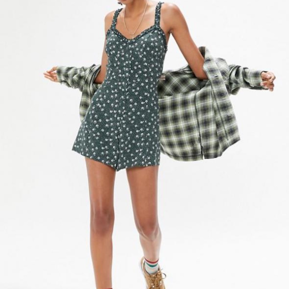 Green floral ruffle romper - Urban Outfitters